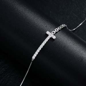 Bracelet en argent sterling S925 avec croix et moissanite - Product Image 5