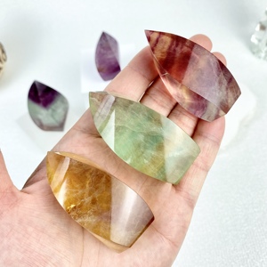 Vente en gros de tours de <span class=keywords><strong>fluorite</strong></span> arc-en-ciel de haute qualité, pierres de guérison en cristal, ornement flamme de <span class=keywords><strong>fluorite</strong></span> pour la décoration intérieure - Product Image 2