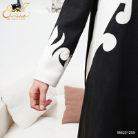 Nouvelle Collection Hiver 2026 Dubaï Koweït – Manteau Abaya Ouvert Noir et Blanc Élégant – Vente en Gros Personnalisée – Manteau Long Uni