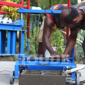 Máquina Móvil Ponedora de Bloques 2-45, Pequeña Máquina Manual Vibratoria para Fabricar Ladrillos y Bloques de Concreto y Cemento a la Venta en Uganda - Product Image 4