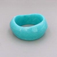 HL Factory propose un bracelet circulaire en résine acrylique dynamique, multicolore, effet gelée, pour la mode estivale unisexe