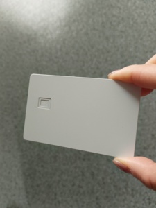 Cartes de contrôle d'accès en métal colorées gravées au laser Fente pour puce RFID (4442/4428) Bande magnétique 13.56MHz pour cartes de crédit et de débit - Product Image 2
