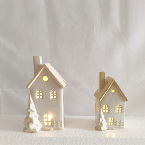 Lanterne de Noël en céramique blanche en forme de <span class=keywords><strong>maison</strong></span>, peinte à la main, éclairée par LED, pour la décoration de la <span class=keywords><strong>maison</strong></span> - Product Image 4