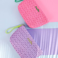 Étui de beauté imperméable à texture en duvet Ins de haute qualité sac de rangement de maquillage en nylon sac de maquillage pour femmes avec fermeture éclair