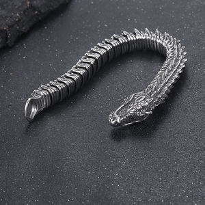 Punk Acero inoxidable 18K chapado en oro dragón grabado correa de reloj cadena de eslabones cubanos pulsera hombres mujeres joyería al por mayor - Product Image 3