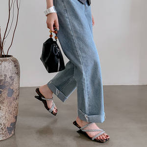 Sandalias casuales de cuero con plataforma y punta cuadrada con cuentas para mujer - Product Image 5