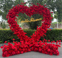 Arche de fleurs faite à la main Y-G004, arche de fleurs en forme de cœur avec roses rouges, décoration d'arche de mariage en forme de cœur avec fleurs