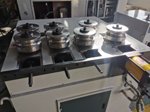 เครื่องรีดแผ่นโลหะอัตโนมัติ CNC 3 ลูกกลิ้ง รุ่น GY100CNC-1A-3 สำหรับเหล็กกล้าไร้สนิมและอะลูมิเนียม เครื่องดัดเหล็กอุตสาหกรรม - Product Image 2
