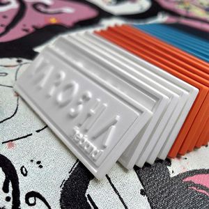 ขายส่งป้าย PVC นูนลาย 3 มิติ แบบนิ่ม สำหรับติดหมวก ป้าย PVC แบบกำหนดเอง พร้อมพวงกุญแจยางแบบมีที่จับ สำหรับติดเสื้อผ้า - Product Image 1