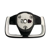 Volante de Cuero Personalizado Marvel YOKE para Tesla Model 3 con Diseño Inalámbrico en Blanco y Negro en la Parte Posterior