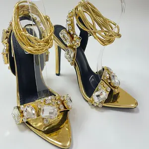 Neue Designer Damen Sandalen Benutzer definiertes Logo Luxus Strass Hochzeits schuhe Schnüren Diamant High Heels Gold Absatz Sandalen Für Frauen