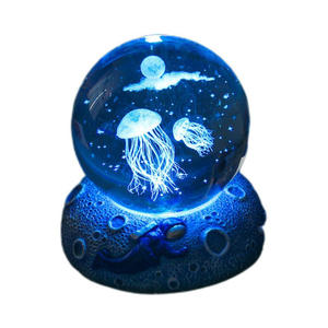 Bola de Cristal Grabada con Animales Marinos, Medusas, Lámpara Nocturna Decorativa, <span class=keywords><strong>Serie</strong></span> Océano, Bola de Cristal con Base de Luz LED Iluminada - Product Image 1