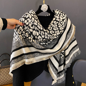 Mode léopard motif polaire couverture Ponchos pour femmes grand carré acrylique cachemire carré écharpe enveloppes châles hiver - Product Image 2