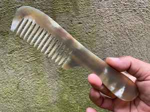 Peigne à cheveux authentique en corne de buffle avec dents polies à la main pour un toilettage confortable, réduit les frisottis statiques - Product Image 5