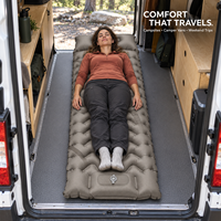 Matelas de couchage gonflable en TPU pour le camping avec pompe à pied intégrée et oreiller intégré, disponible pour l'application de marque personnalisée
