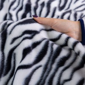 Chăn lông giả mềm mại, ấm áp, mịn màng như lông thỏ, chăn bông dày dặn dùng trong phòng ngủ - Product Image 6