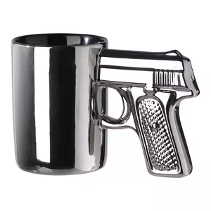 Tasse à thé en céramique faite à la main, design 3D pistolet cool, mug à café original, cadeau de Noël pour les fêtes - Product Image 5