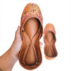 Chaussures Khussa pour femme, or rose, travail de paillettes, chaussures traditionnelles pakistanaises pour femmes, Jutti, légères, vente en gros, faites à la main, ethniques - Product Image 1