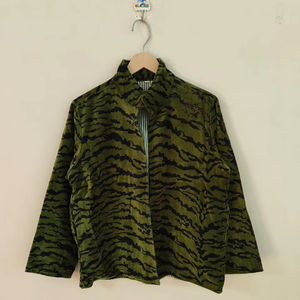 Veste Green Leopard, veste en coton fleuri artisanale, imprimé floral en blocs rose vif et vert, manches longues, haut bohème, veste à imprimé floral bohème - Product Image 1