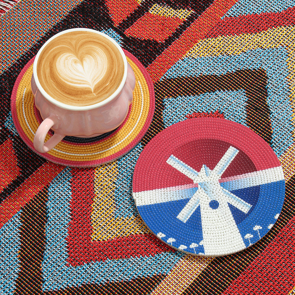 แดง, น้ำเงิน, ขาว