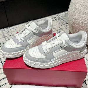 Chaussures de sport en cuir de luxe de haute qualité avec rivets, décontractées et de course, pour hommes et femmes, style sport et marche - Product Image 2