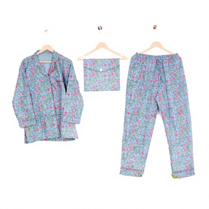 Conjunto de Pijama para Mujer, 100% Algodón, Gris y Rosa, Estampado Floral Digital, Camisón Térmico, Ropa de Dormir, Manga Larga, Corte Holgado, para Vacaciones - Product Image 1