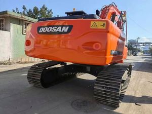 Excavadora de cadenas pesada usada Doosan DX225 de 22 toneladas con pocas horas de trabajo, motor Cummins y bomba de engranajes, maquinaria de excavación en venta - Product Image 2