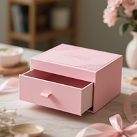Individuell bedruckte rosa Schubladen-Geschenkbox mit Linienkunstdruck und Satinband zum Ziehen für Kosmetik und Geschenke im Einzelhandel (Großhandel)