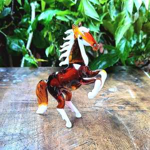 Figura de Caballo de Cristal Hecha a Mano, Escultura de Animal con Crin y Cola Marrones y Blancas, Decoración para el Hogar - Product Image 5