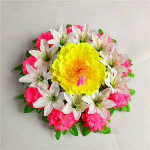 ช่อดอกไม้ประดิษฐ์สำหรับงานศพ ดอกลิลลี่และดอกโบตั๋นผ้าไหม สำหรับวางบนหลุมศพ - Product Image 5