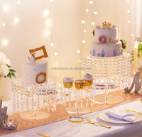 Support à gâteau en acrylique de luxe Supports à cupcakes ronds Affichage à dessert clair Tasse Gâteaux Assiette de service Lustre en cristal pour les mariages