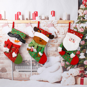 Chaussette de Noël tricotée dorée avec motif Père Noël et Bonhomme de neige, sac cadeau pour la fête de Noël en famille - Product Image 3