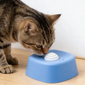 Ciotola per Animali Domestici in Materiale PP con Base Antiscivolo, Design Sferico per Alimentazione Lenta, per Animali di Piccola e Media Taglia, Uso Interno - Product Image 3