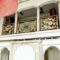 Vente en gros usine : Main courante moderne en tube d'aluminium sculpté, résistante à l'eau et au toucher poudré, pour escaliers de villa, KTV, hôtel et duplex