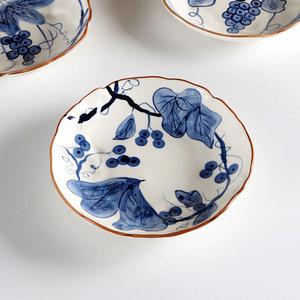 Platos de cerámica irregulares hechos a mano con diseño de plantas bajo esmalte, estilo oriental, para frutas y comidas. - Product Image 2