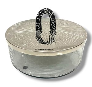Plato cuadrado de metal para servir con tapa, acabado plateado martillado, diseño oriental con luna creciente dorada, vendedor de la India. - Product Image 3