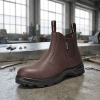 Chaussures de sécurité à embout d'acier, antidérapantes et résistantes à l'abrasion.