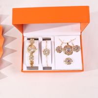 Ensemble cadeau de luxe pour femmes, montre en quartz dorée en métal, bracelet en cristal, collier, boucles d'oreilles, bague, 5 pièces de bijoux, Saint-Valentin