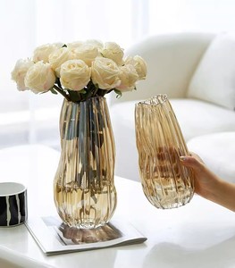 <span class=keywords><strong>Vaso</strong></span> per <span class=keywords><strong>Fiori</strong></span> in Vetro Contemporaneo Soffiato a Bocca con Colori Sfumati Gialli, Diverse Tonalità, Texture a Nocciolina, Decorazione <span class=keywords><strong>da</strong></span> Tavolo per Casa e Matrimoni - Product Image 6