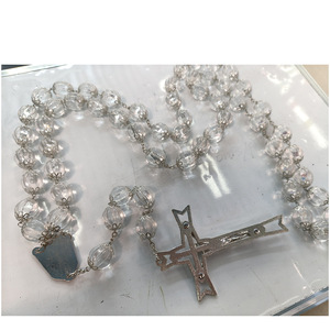 Chapelet décoratif mural avec croix et perles dorées et blanches, forme ronde K, pour la décoration intérieure et l'artisanat, Printemps 2026 - Product Image 4