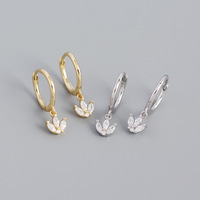 Zierliche Gold Vermeil Sterling Silber Doppelblumen Hängeohrringe 925 Sterling Silber Blumencluster Creolen