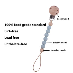 Porta Chupetes de Madera Personalizado con Logotipo, Libre de BPA, con Cadena Anticaída, Diseño Grabado con Láser, Marca COMPASS, Origen Zhejiang - Product Image 4