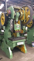 Presse à poinçonner mécanique personnalisable J23 25T 40T 63T pour le poinçonnage de trous dans le métal, machine à poinçonner manuelle
