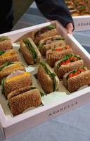 Boîte de pâtisserie arabe personnalisée avec compartiments intégrés pour emporter, mini-pita, sandwichs, toasts, galettes de lentilles, emballage en papier