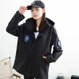 Women's Three In One Water Repellent Detachable Mountaineering Jacket With Customizable Logo Outdoor Sports Wear - Product Image 4