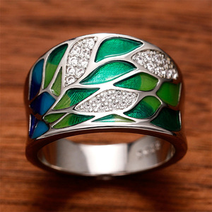 Anello Unisex con Design a Foglia Colorata, Anello Ispirato alla Natura - Product Image 1