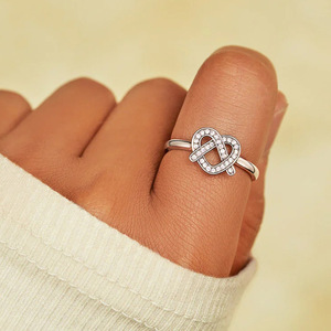 Anello a Cuore per Donne, Gioiello Minimalista ed Elegante per Uso Quotidiano - Product Image 3