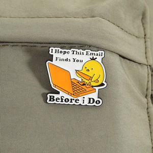 Pin Enamel Ayam Kerja dari Rumah, Bros Lucu Meme Kantor, Lencana Kerah, Grosir - Product Image 3
