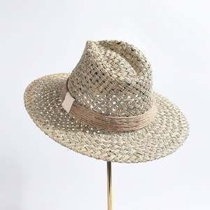 Chapeau de plage d'été pour femme, protection solaire, tissé à la main en paille de mer, style sombrero décontracté pour les vacances - Product Image 1