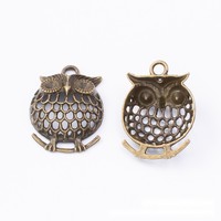 Breloque hibou ajourée en alliage de zinc argenté antique pour bracelet, idéale pour les amateurs de nature